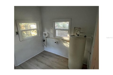 Купить коммерческую недвижимость в Белвью, Флорида 63.17м2, № 2157401 - фото 14