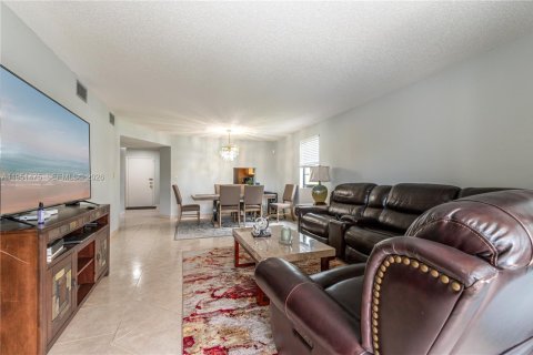 Condominio en venta en Tamarac, Florida, 2 dormitorios, 117.99 m2 № 2054360 - foto 12