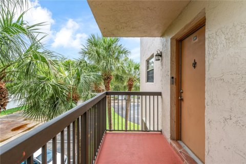 Condominio en venta en Tamarac, Florida, 2 dormitorios, 117.99 m2 № 2054360 - foto 3