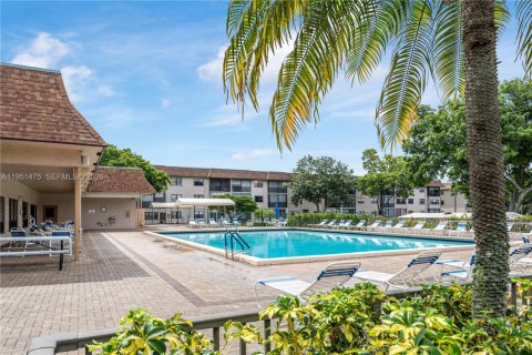 Condominio en Tamarac, Florida, 2 dormitorios  № 2054360