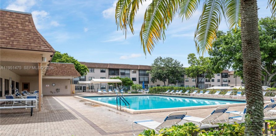 Condominio en Tamarac, Florida, 2 dormitorios  № 2054360