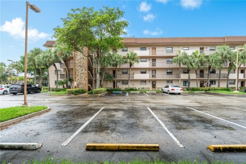 Condominio en venta en Tamarac, Florida, 2 dormitorios, 117.99 m2 № 2054360 - foto 17