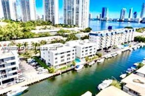 Condominio en venta en North Miami Beach, Florida, 2 dormitorios, 84.45 m2 № 1451097 - foto 3