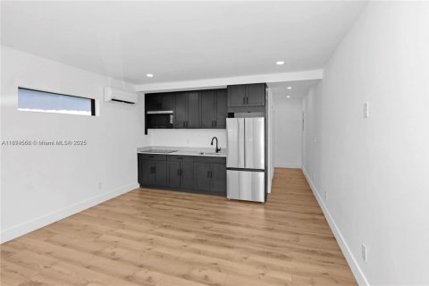 Apartment in Miami Beach, Florida 1 bedroom, 400.87 sq.m. № 1925839 - photo 3