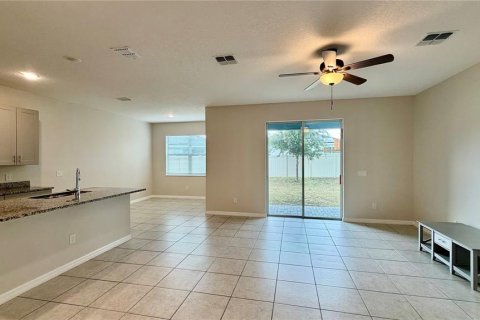 Villa ou maison à vendre à Haines City, Floride: 3 chambres, 155.24 m2 № 2394197 - photo 3