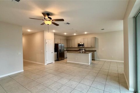 Villa ou maison à vendre à Haines City, Floride: 3 chambres, 155.24 m2 № 2394197 - photo 4