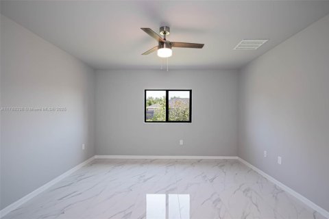 House in Lehigh Acres, Florida 4 bedrooms, 160.91 sq.m. № 1712699 - photo 8