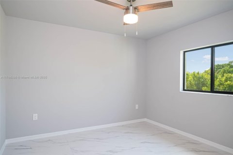 House in Lehigh Acres, Florida 4 bedrooms, 160.91 sq.m. № 1712699 - photo 17