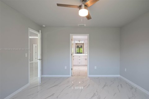 House in Lehigh Acres, Florida 4 bedrooms, 160.91 sq.m. № 1712699 - photo 9