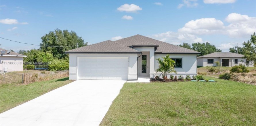 House in Lehigh Acres, Florida 4 bedrooms, 160.91 sq.m. № 1712699