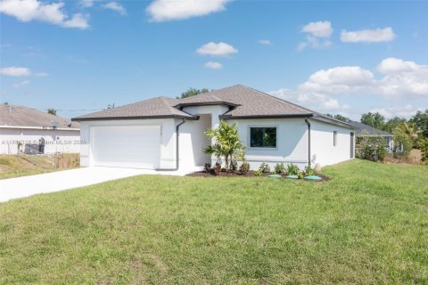 House in Lehigh Acres, Florida 4 bedrooms, 160.91 sq.m. № 1712699 - photo 22