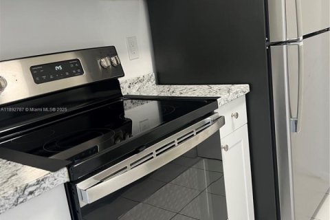 Condominio en alquiler en Dania Beach, Florida, 1 dormitorio, 71.35 m2 № 1945168 - foto 2