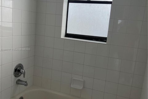 Condominio en alquiler en Dania Beach, Florida, 1 dormitorio, 71.35 m2 № 1945168 - foto 11