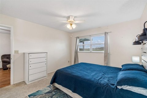 Condo in Port Richey, Florida, 2 bedrooms № 2226070 - photo 25
