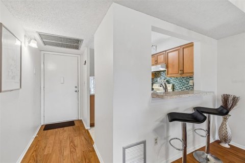 Condo in Port Richey, Florida, 2 bedrooms № 2226070 - photo 8