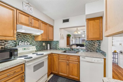 Condo in Port Richey, Florida, 2 bedrooms № 2226070 - photo 15