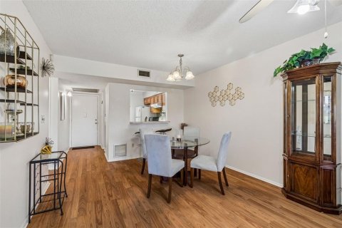 Condo in Port Richey, Florida, 2 bedrooms № 2226070 - photo 9