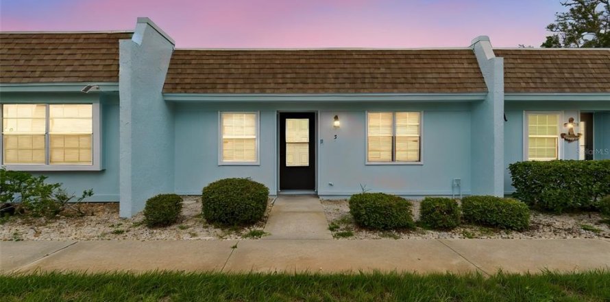 Condo in Port Richey, Florida, 2 bedrooms № 2226070