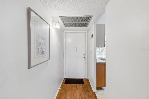 Condo in Port Richey, Florida, 2 bedrooms № 2226070 - photo 6