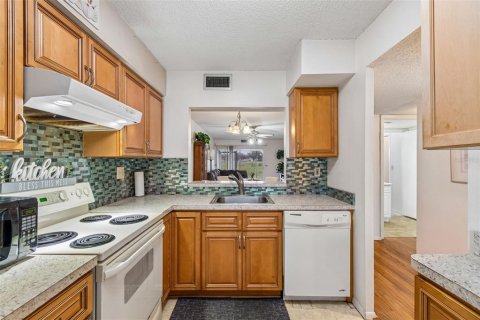 Condo in Port Richey, Florida, 2 bedrooms № 2226070 - photo 16