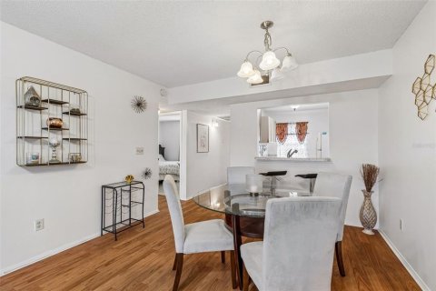 Condo in Port Richey, Florida, 2 bedrooms № 2226070 - photo 10