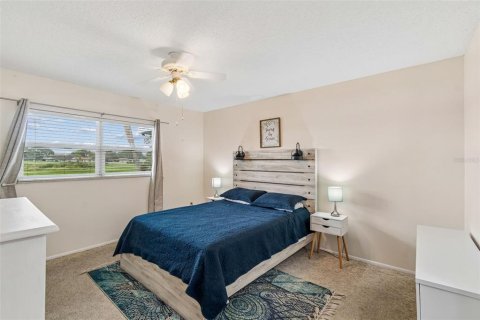 Condo in Port Richey, Florida, 2 bedrooms № 2226070 - photo 23