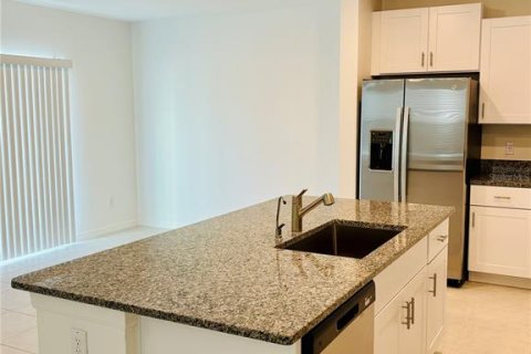 Casa en alquiler en San Antonio, Florida, 4 dormitorios, 173.73 m2 № 1636402 - foto 5