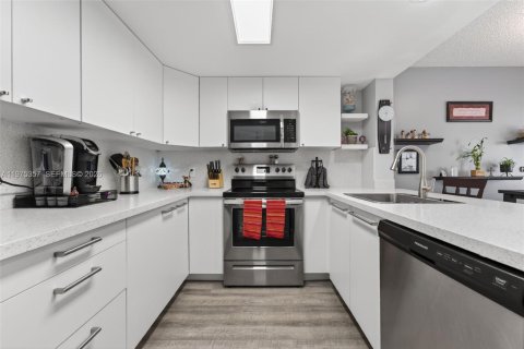 Condo in Pembroke Pines, Florida, 1 bedroom  № 2040174