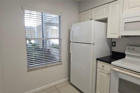 Condominio en alquiler en Sarasota, Florida, 2 dormitorios, 87.42 m2 № 1877112 - foto 4