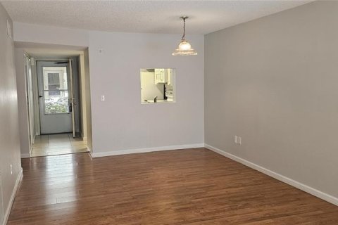 Condominio en alquiler en Sarasota, Florida, 2 dormitorios, 87.42 m2 № 1877112 - foto 5