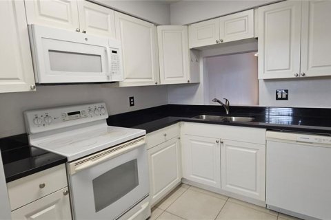 Condominio en alquiler en Sarasota, Florida, 2 dormitorios, 87.42 m2 № 1877112 - foto 3