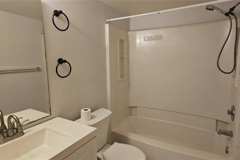 Condominio en alquiler en Sarasota, Florida, 2 dormitorios, 87.42 m2 № 1877112 - foto 12