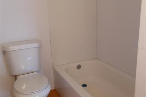 Снять в аренду квартиру в Хейнс-Сити, Флорида 3 спальни, 102.56м2, № 2148167 - фото 14