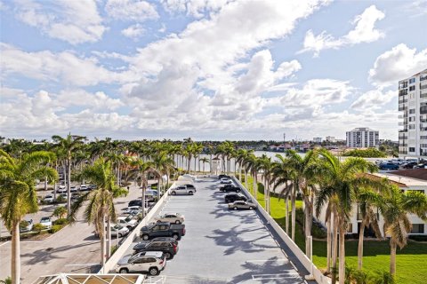 Condominio en venta en Saint Petersburg, Florida, 2 dormitorios, 110.09 m2 № 1687833 - foto 27