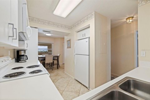 Condominio en venta en Saint Petersburg, Florida, 2 dormitorios, 110.09 m2 № 1687833 - foto 12