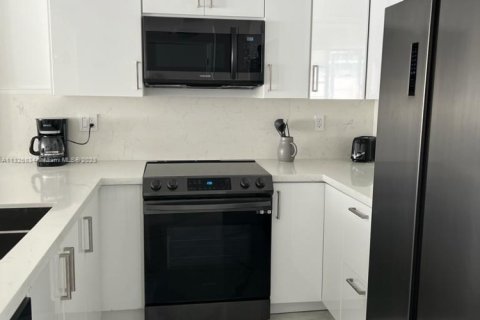 Copropriété à louer à Hollywood, Floride: 2 chambres, 83.24 m2 № 1867588 - photo 3