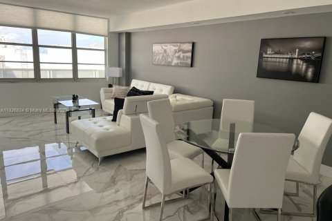 Copropriété à louer à Hollywood, Floride: 2 chambres, 83.24 m2 № 1867588 - photo 5