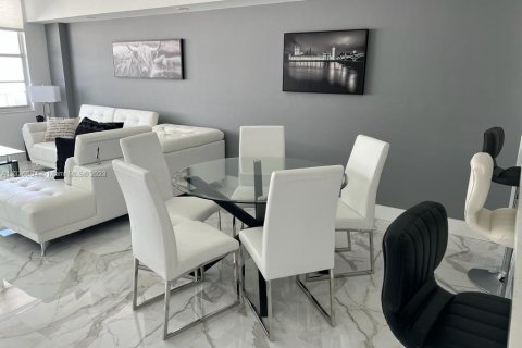 Copropriété à louer à Hollywood, Floride: 2 chambres, 83.24 m2 № 1867588 - photo 4