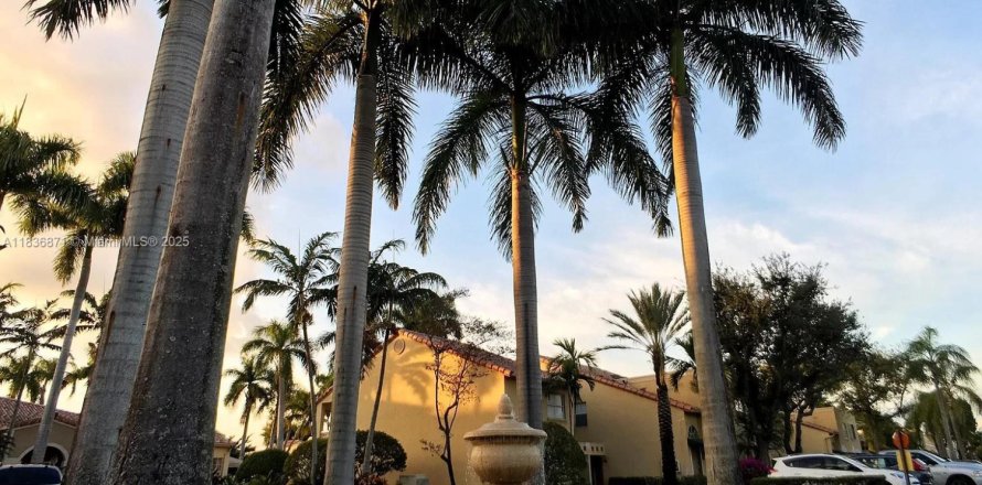 Condominio en Doral, Florida, 2 dormitorios № 1820421