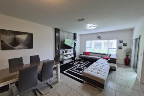 Townhouse in Kissimmee, Florida 4 bedrooms, 179.77 sq.m. № 2225718 - photo 13