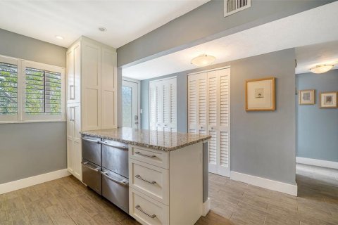 Condo in Sarasota, Florida, 2 bedrooms  № 2097341 - photo 14