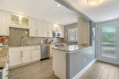 Condo in Sarasota, Florida, 2 bedrooms  № 2097341 - photo 4
