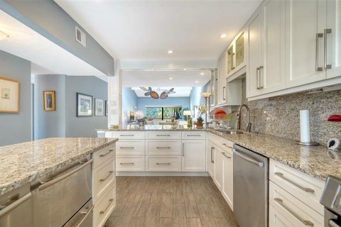 Condo in Sarasota, Florida, 2 bedrooms  № 2097341 - photo 15