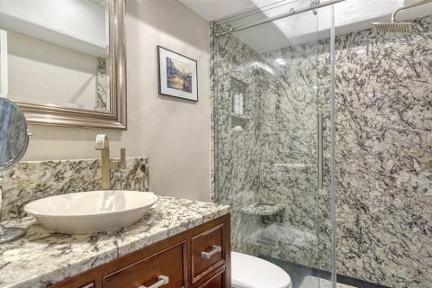 Condo in Sarasota, Florida, 2 bedrooms  № 2097341 - photo 22