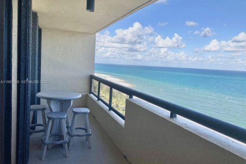 Condo in Miami Beach, Florida, 1 bedroom  № 2050255 - photo 3