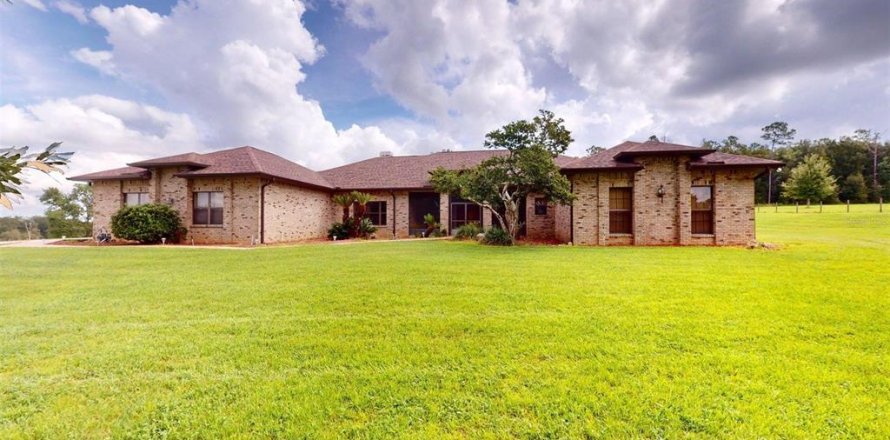 Casa en Dade City, Florida 3 dormitorios, 350.33 m2 № 2385725