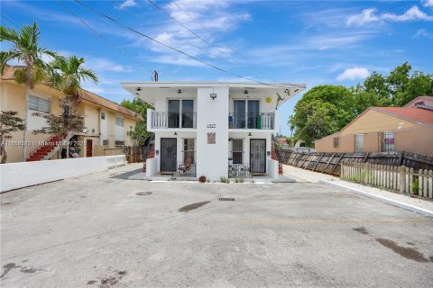Commercial property in Miami, Florida 321.63 sq.m. № 1978547 - photo 2