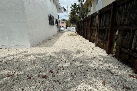 Commercial property in Miami, Florida 321.63 sq.m. № 1978547 - photo 4