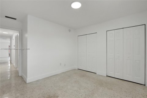 Commercial property in Miami, Florida 321.63 sq.m. № 1978547 - photo 9