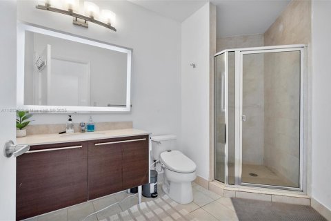Купить кондоминиум в Майами, Флорида 2 спальни, 123.75м2, № 1761722 - фото 18